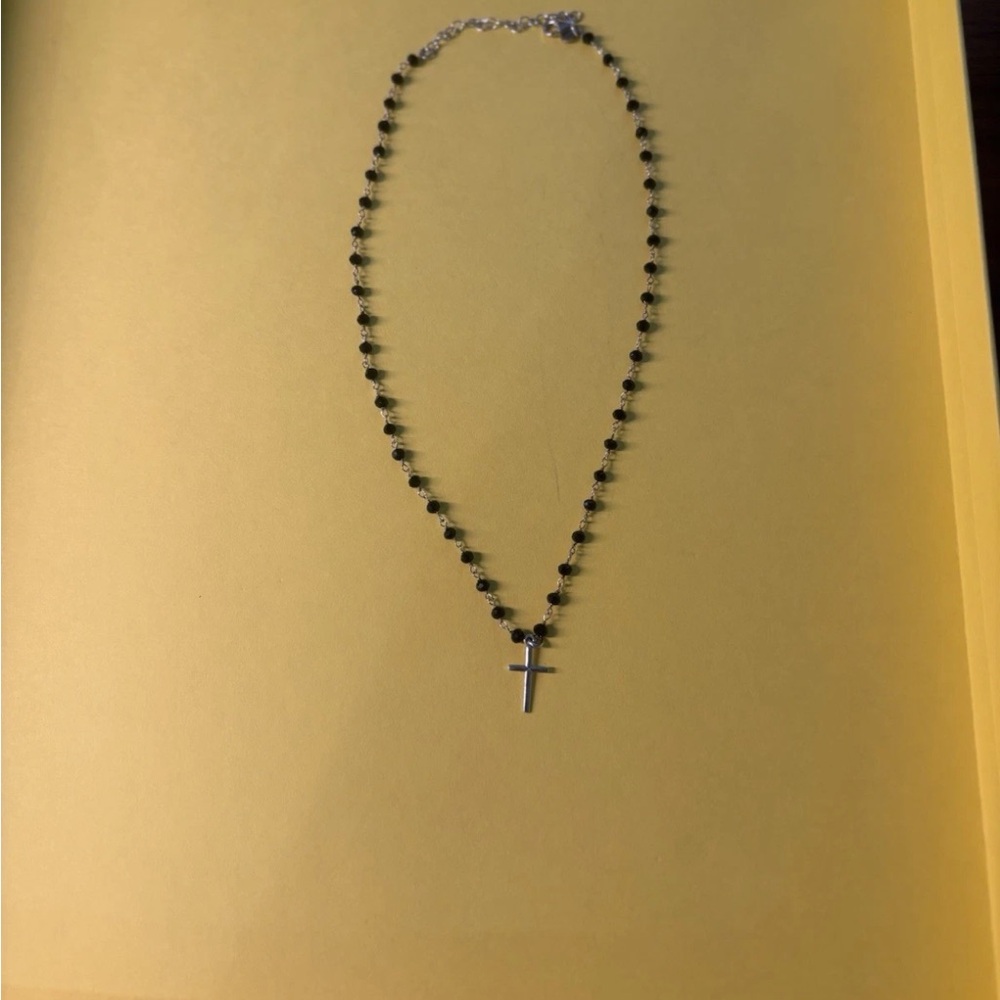 Women’s black onyx short necklace with cross